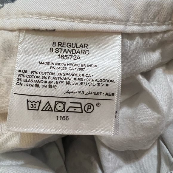 Old Navy summer patterned white shorts size 8 super cute! Pixie style - Picture 3 of 4